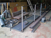 ���L����